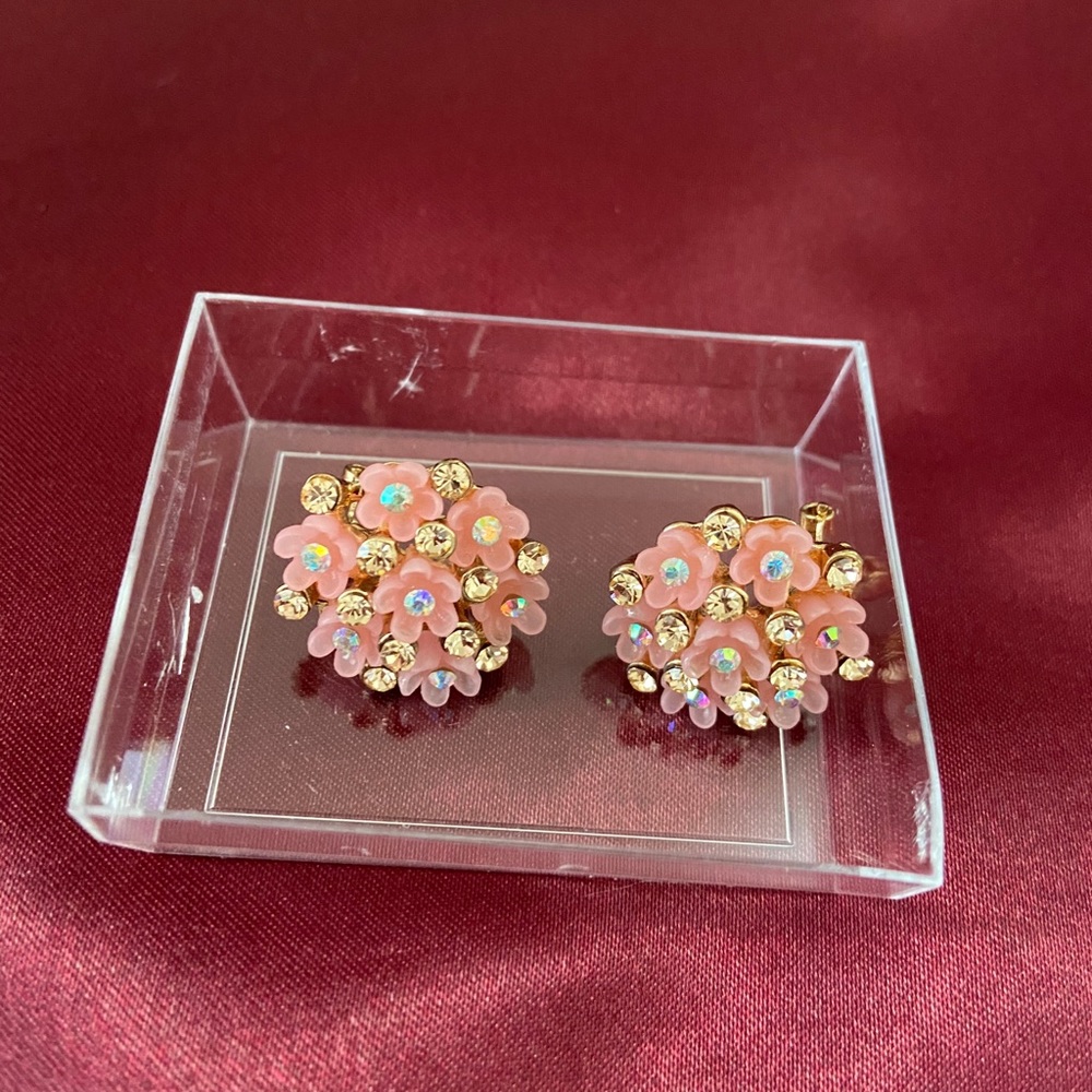 Flower Stud 4 colors - Picture 8 of 12
